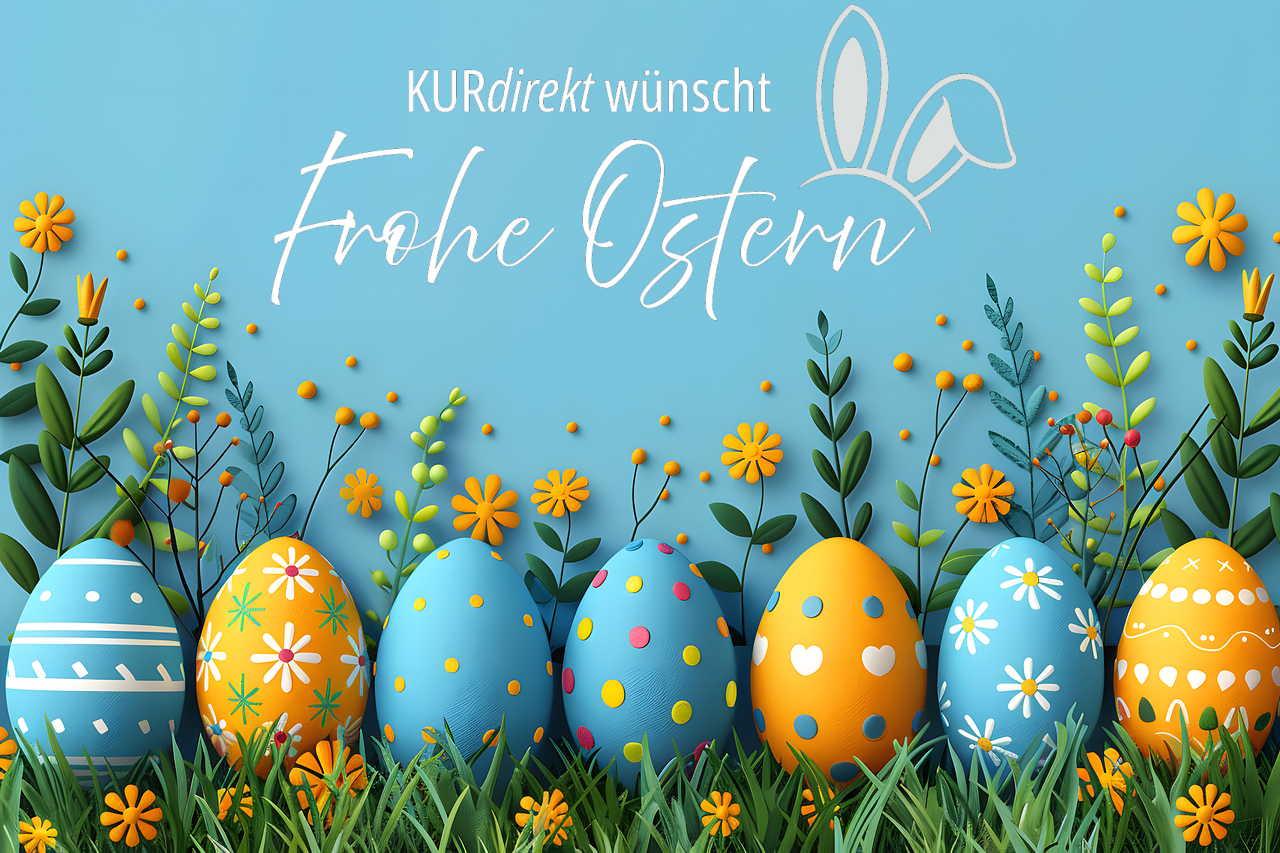 Bild mit Ostereiern in grüner Wiese vor blauem Hintergrund